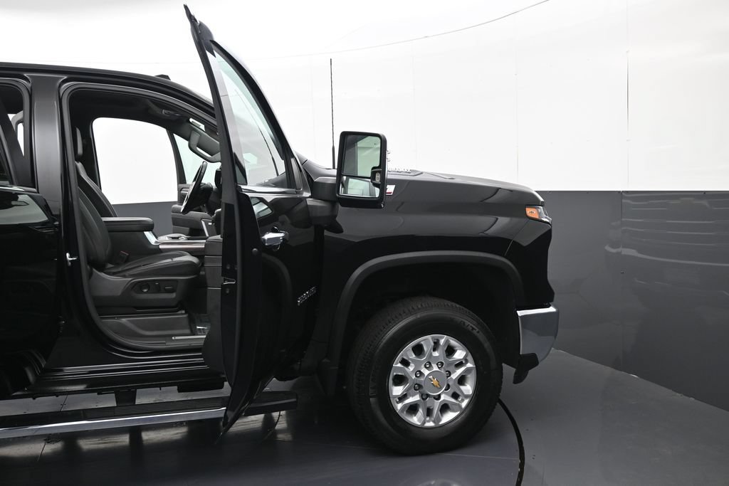 Used 2024 Chevrolet Silverado 2500 LTZ w/ LTZ Convenience Package AWD/4WD image 9