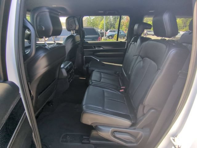 Used 2024 Jeep Wagoneer Series II w/ Flexible Seating Group AWD/4WD image 33