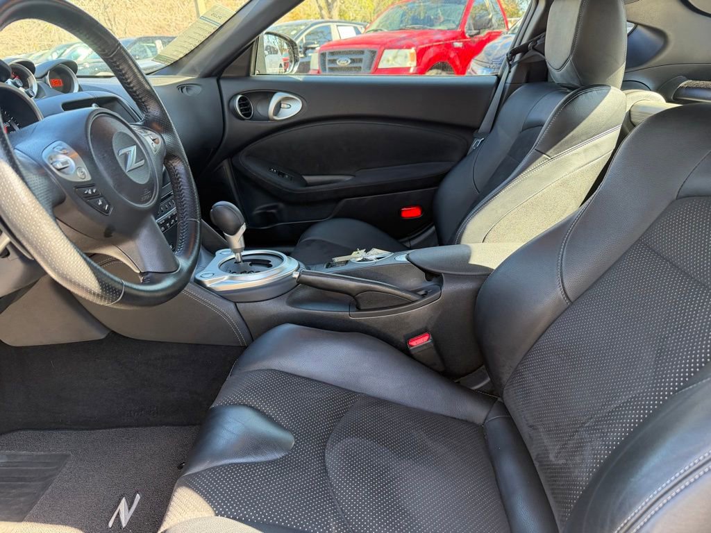 Used 2016 Nissan 370Z Touring image 14