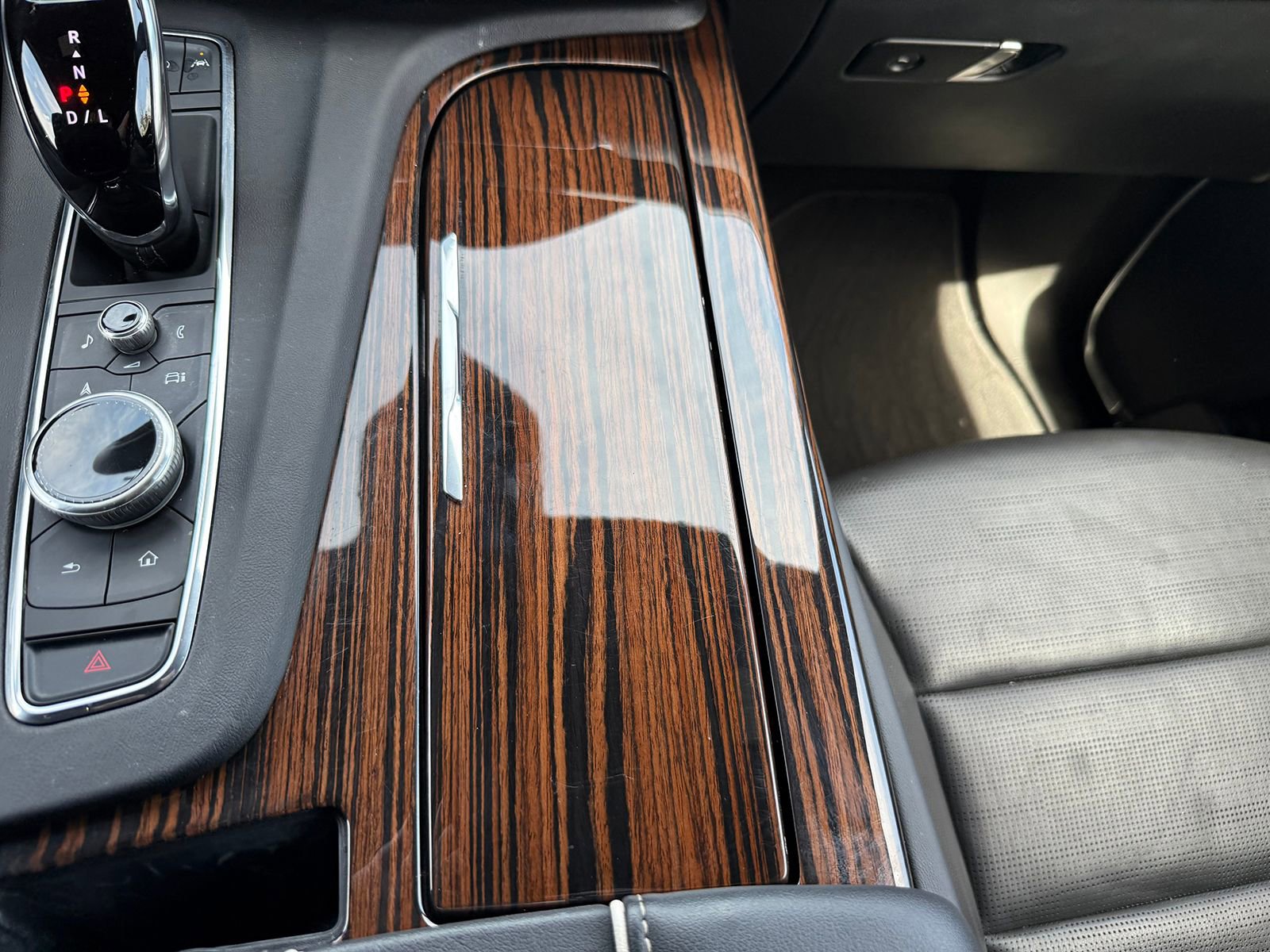 Certified 2024 Cadillac Escalade Premium Luxury AWD/4WD image 26