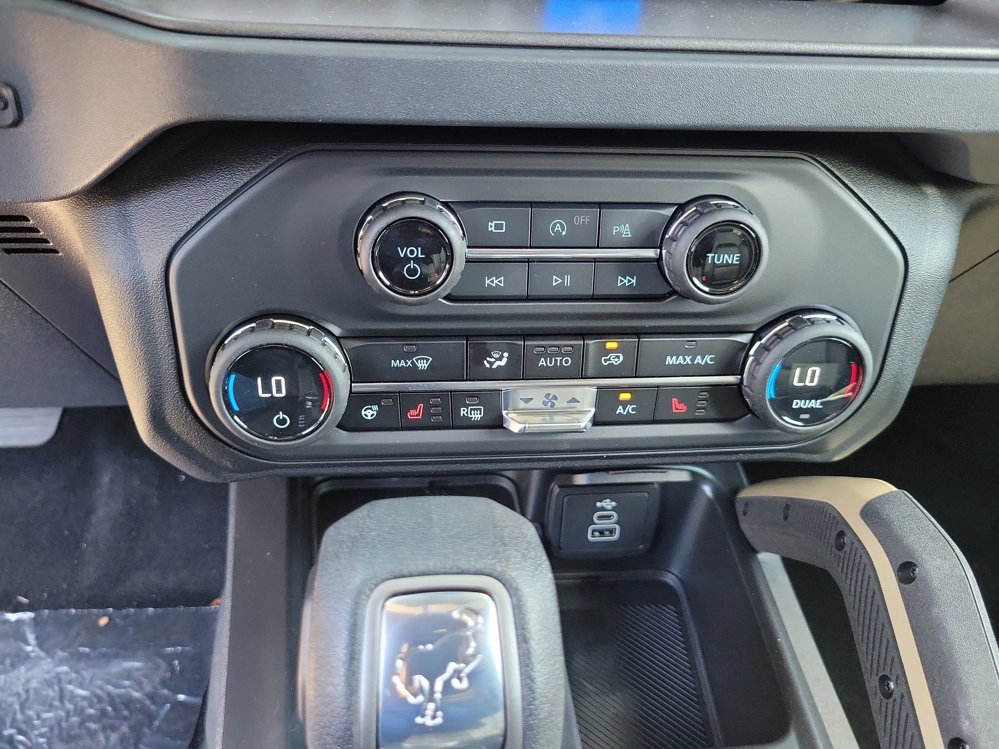 New 2026 Ford Bronco Badlands AWD/4WD image 15