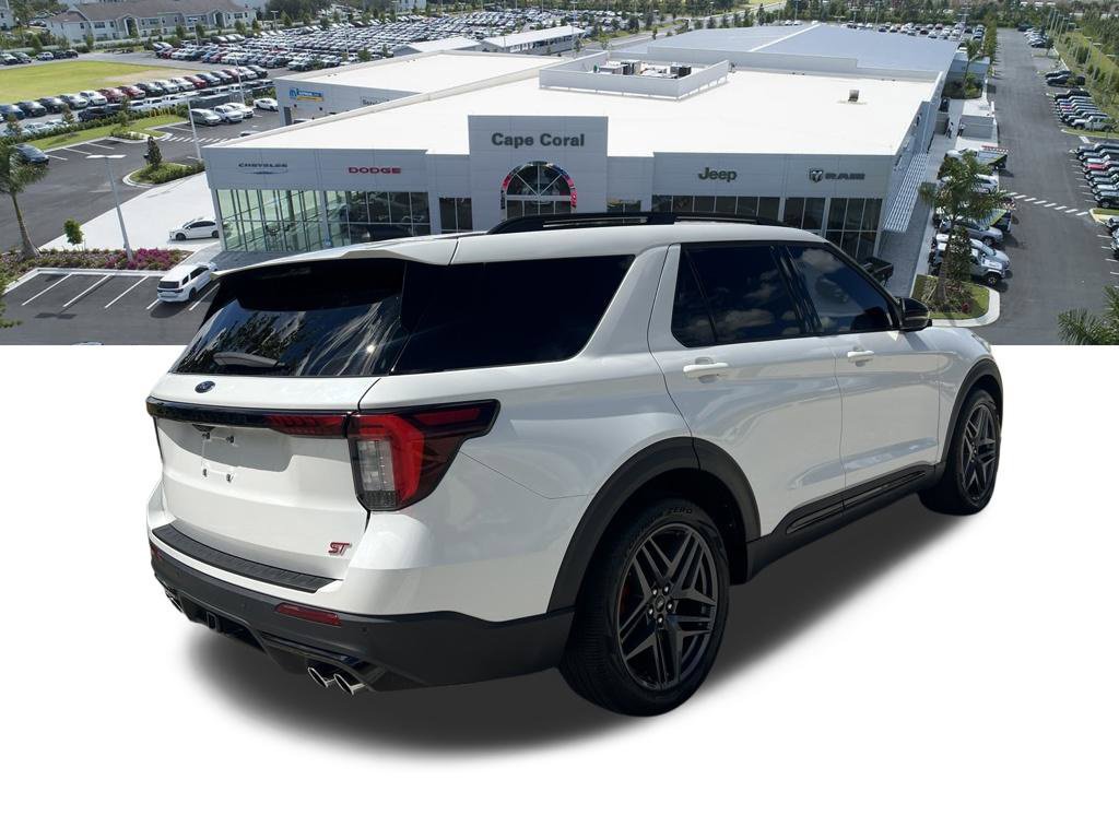 Used 2025 Ford Explorer ST AWD/4WD image 5