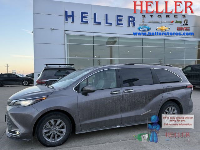 Used 2022 Toyota Sienna XLE