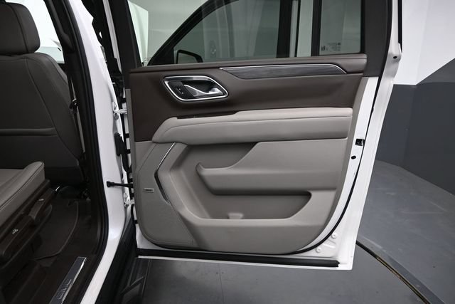 Used 2024 GMC Yukon XL SLT w/ SLT Luxury Package AWD/4WD image 18