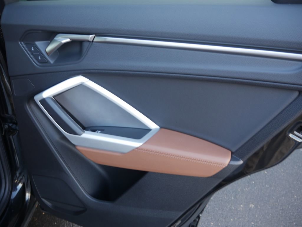 Used 2023 Audi Q3 2.0T Premium w/ Convenience Package image 31