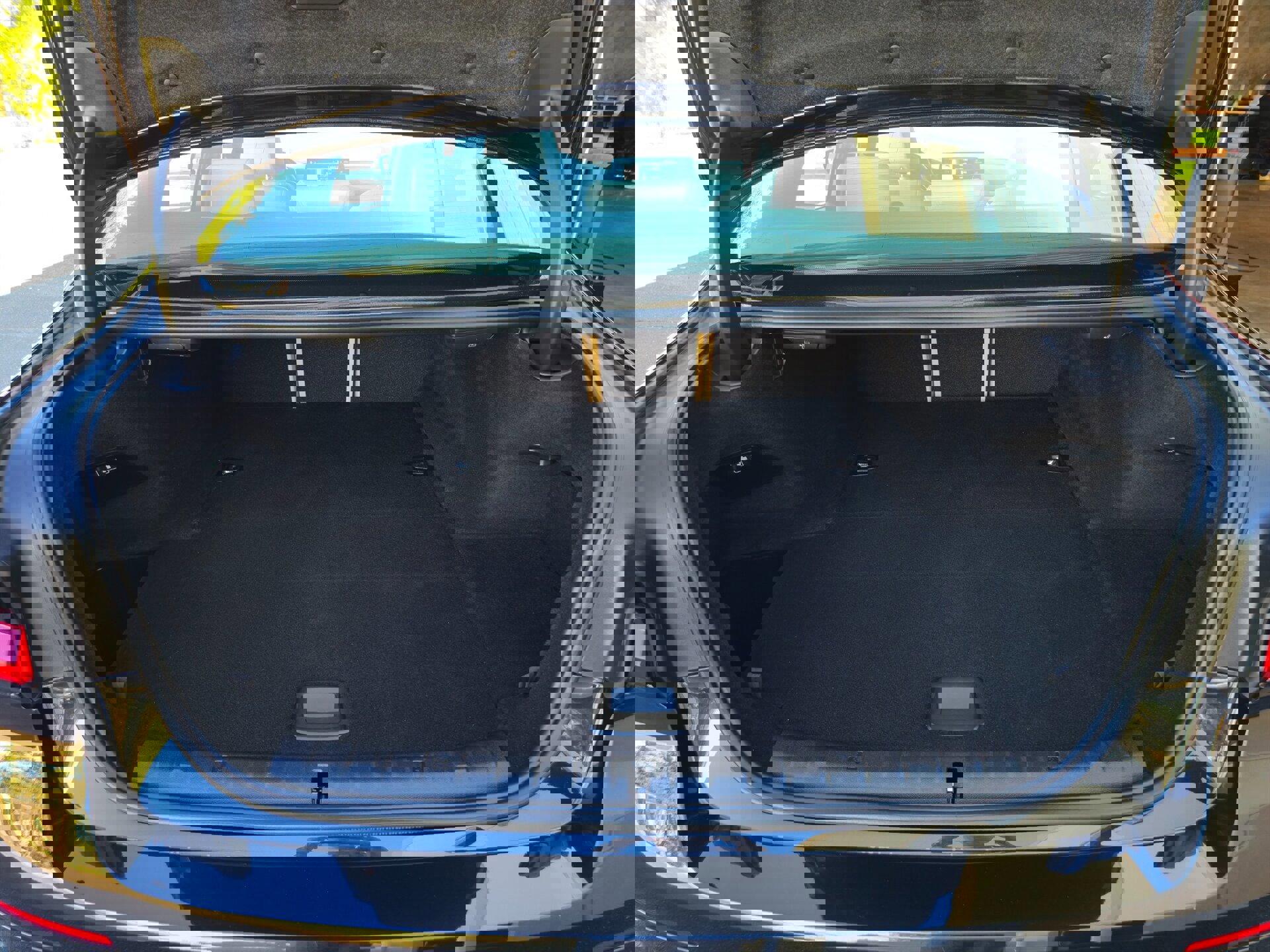 Used 2021 BMW 530e w/ Parking Assistance Package image 38