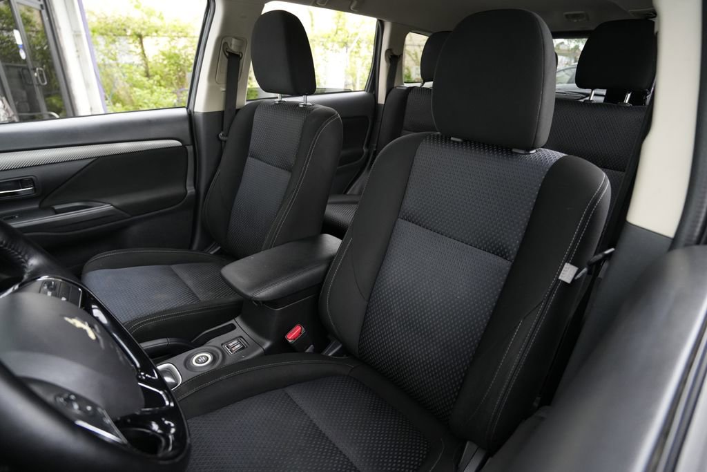 Used 2016 Mitsubishi Outlander SE AWD/4WD image 19