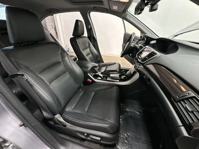 Used 2017 Honda Accord Touring image 23