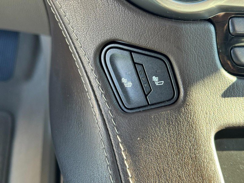 Used 2019 Chevrolet Suburban LT image 24