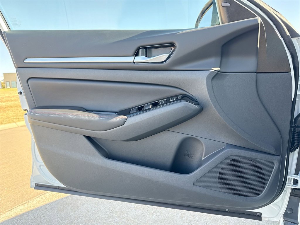 New 2025 Nissan Altima 2.5 SR w/ SR Premium Package image 34