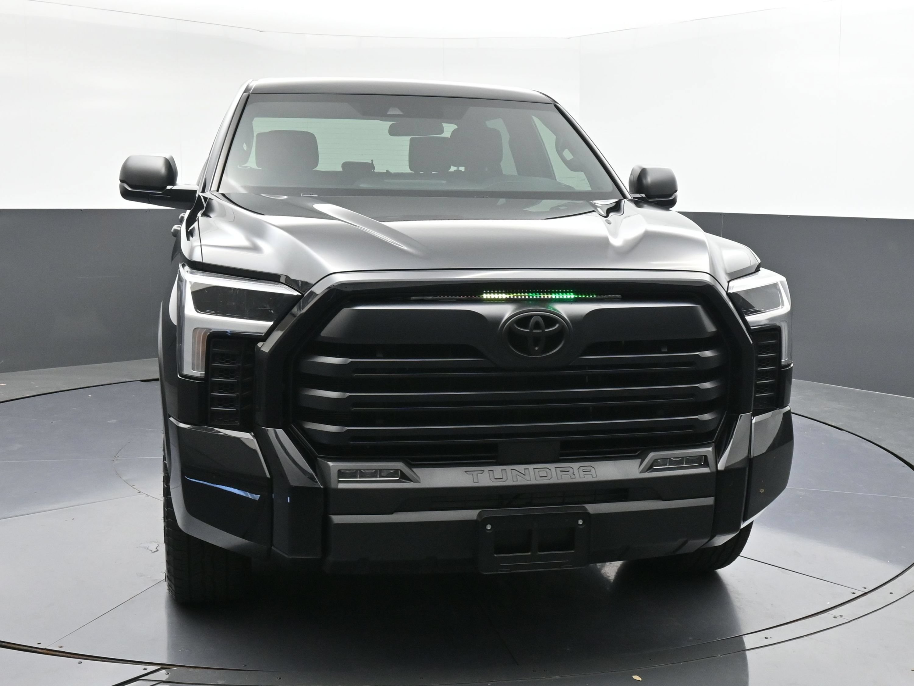 Used 2025 Toyota Tundra SR5 AWD/4WD image 2