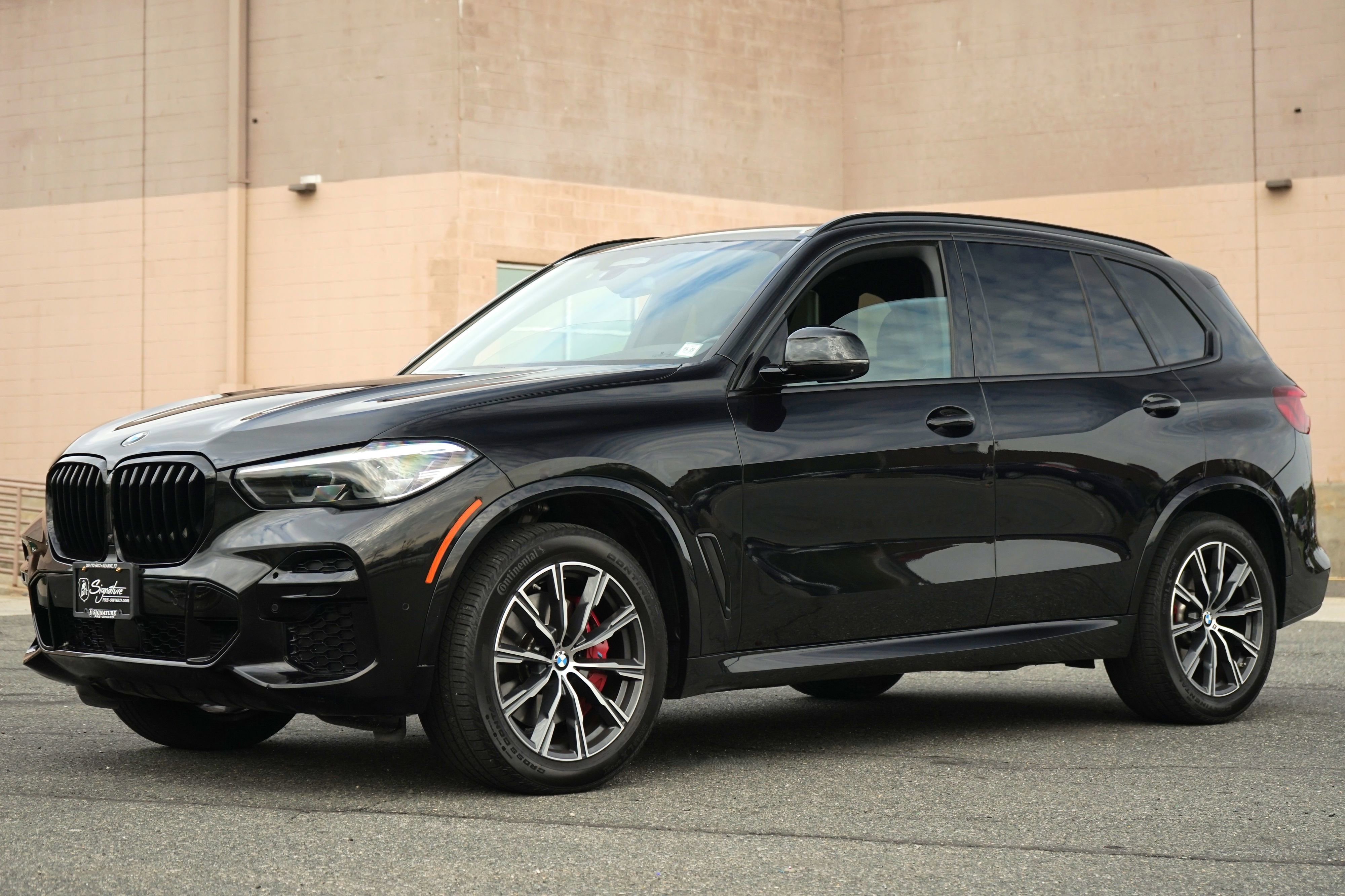 Used 2022 BMW X5 xDrive40i w/ M Sport Package AWD/4WD image 2