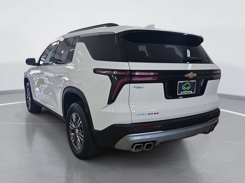 Used 2025 Chevrolet Traverse LT FWD image 6
