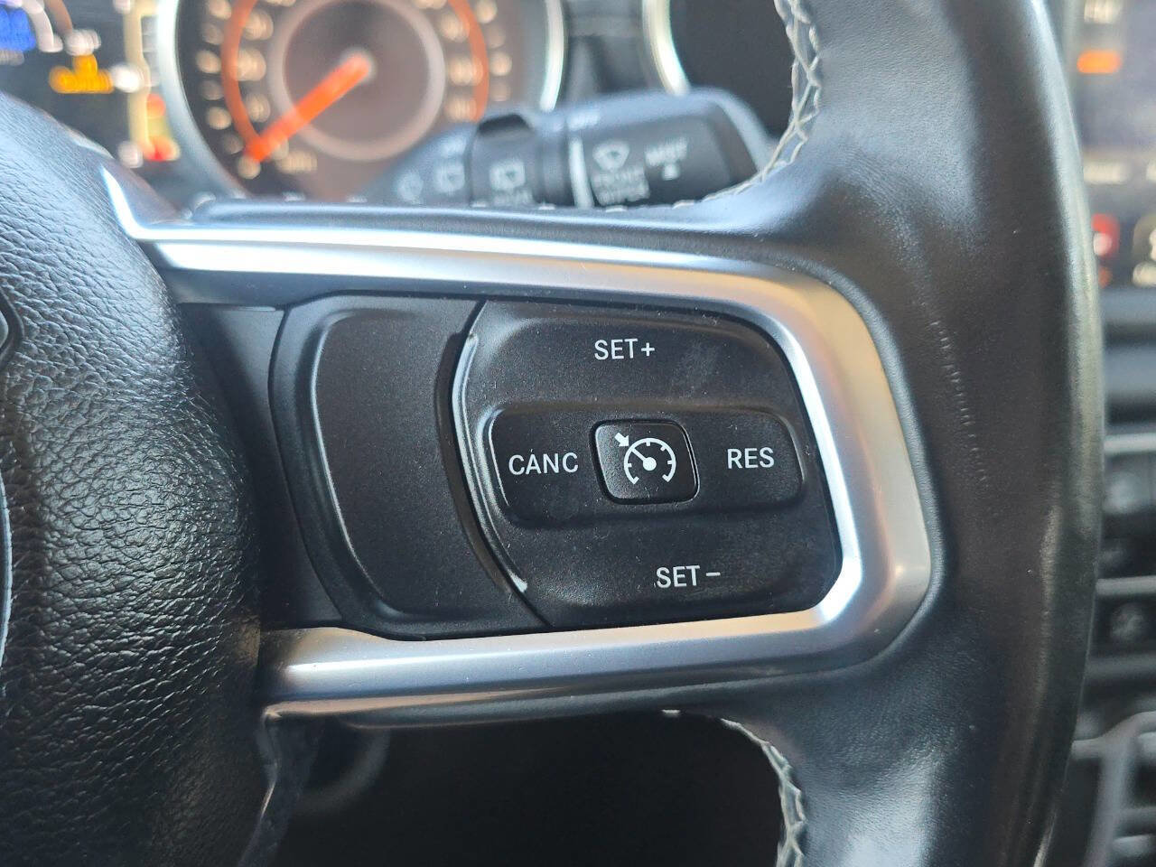Used 2018 Jeep Wrangler Unlimited Sahara image 32