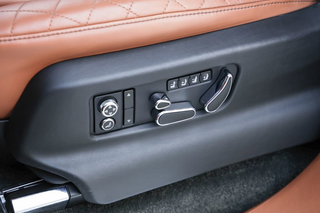 Used 2019 Bentley Bentayga AWD/4WD image 17