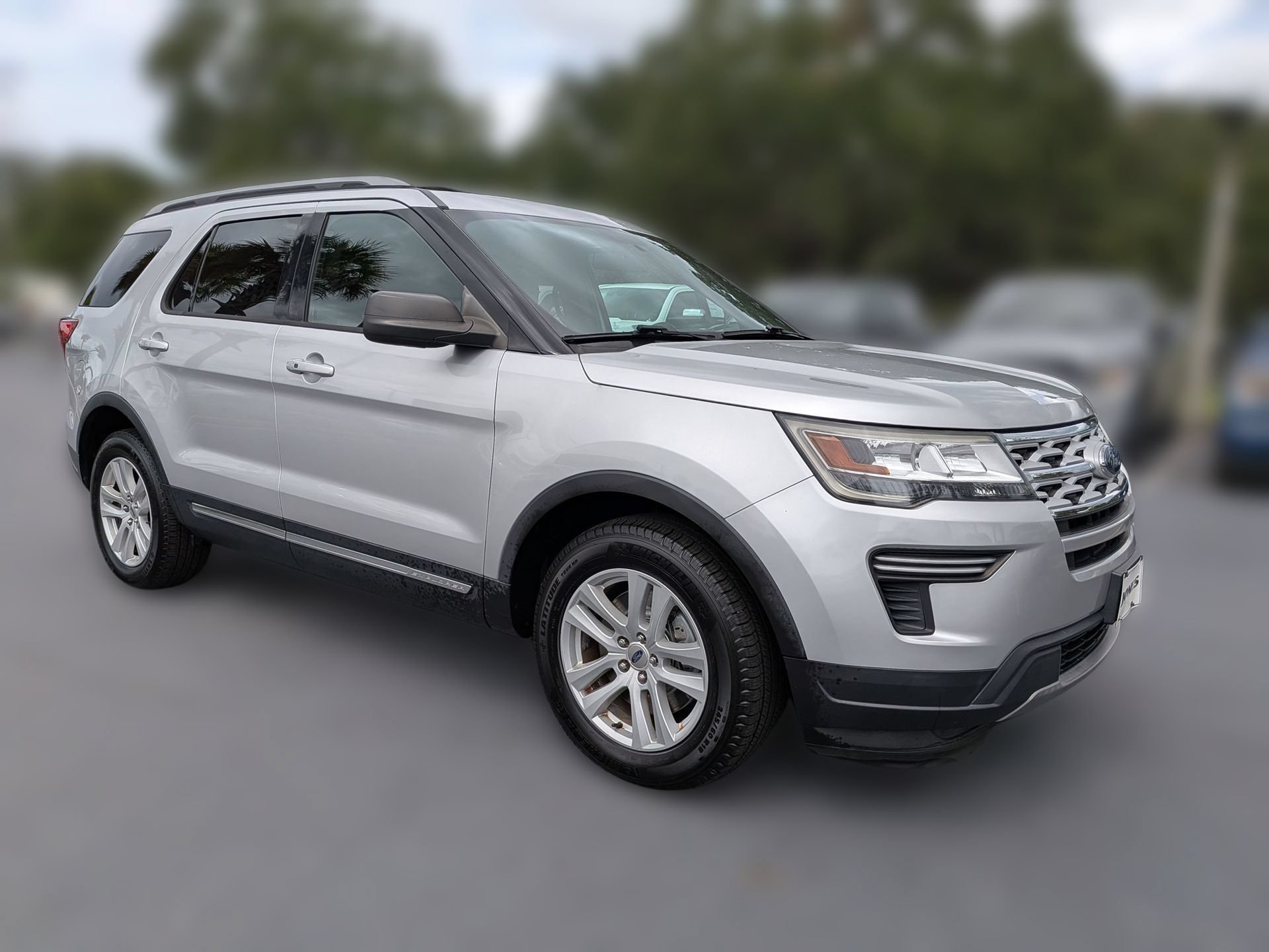 Used 2019 Ford Explorer XLT FWD image 2