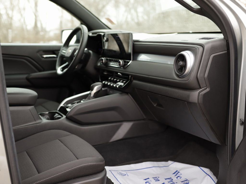 Used 2024 Chevrolet Colorado LT w/ LT Convenience Package II image 31