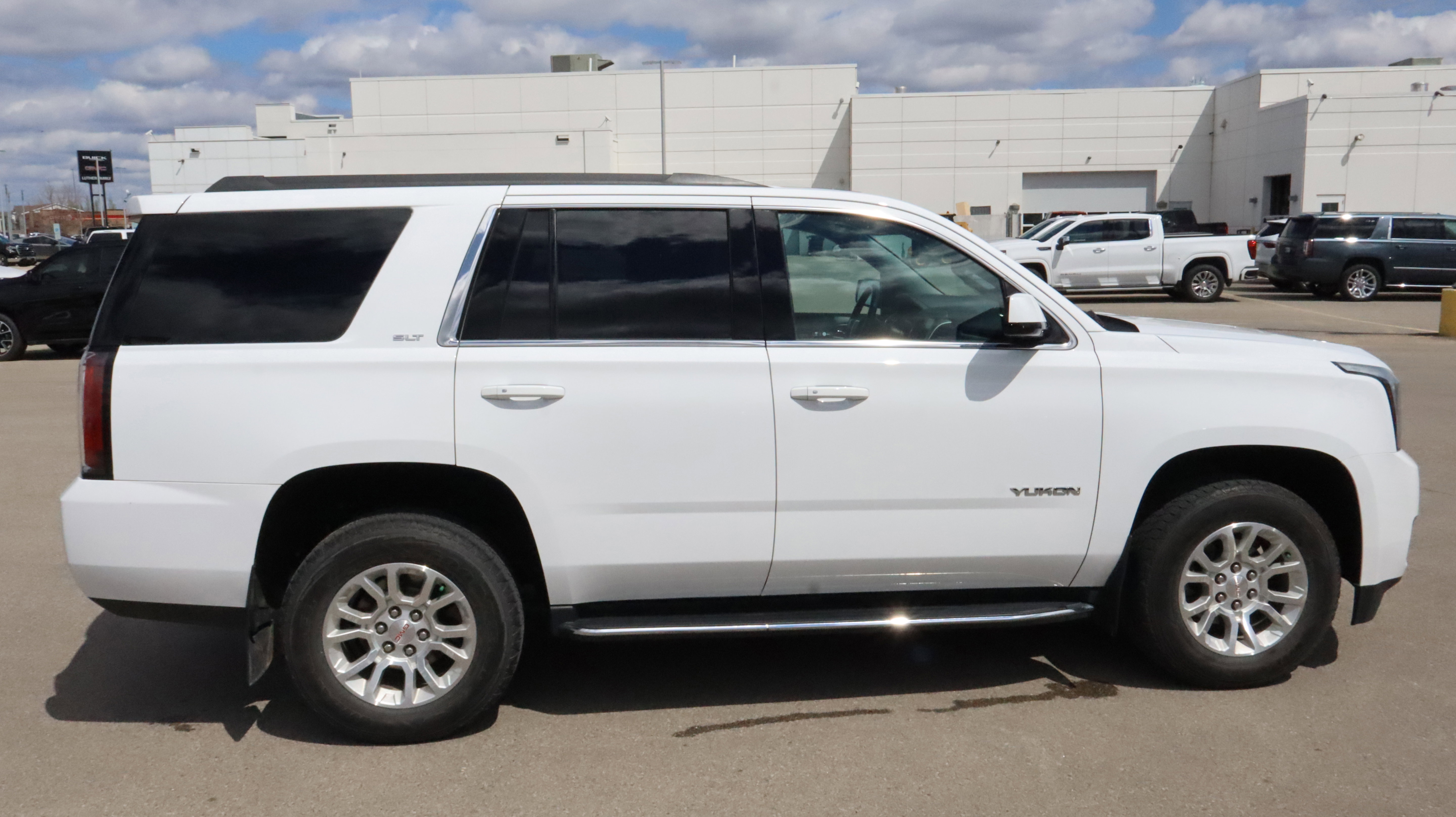 Used 2018 GMC Yukon SLT w/ Open Road Package AWD/4WD image 8