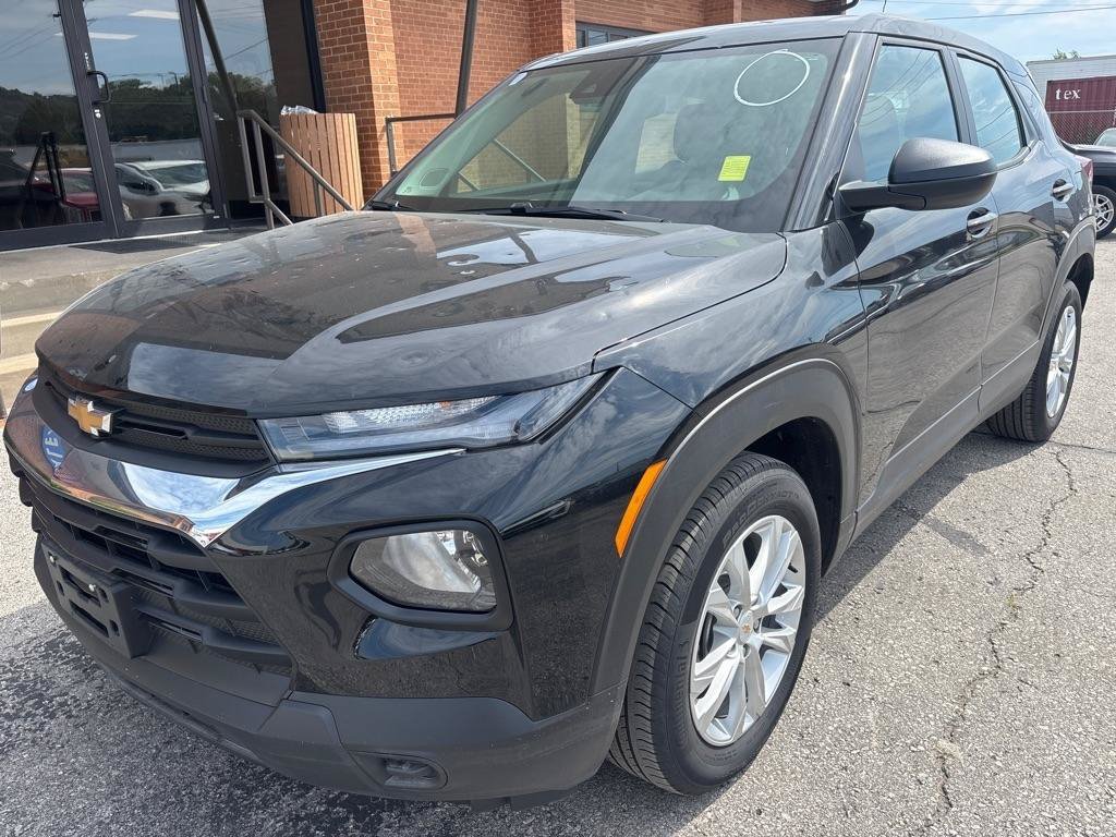 Used 2023 Chevrolet TrailBlazer LS FWD image 2