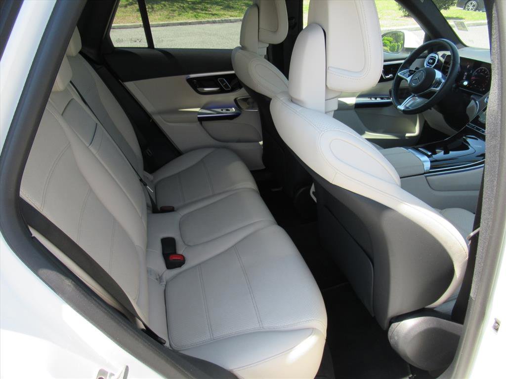 Used 2025 Mercedes-Benz GLC 300 image 26