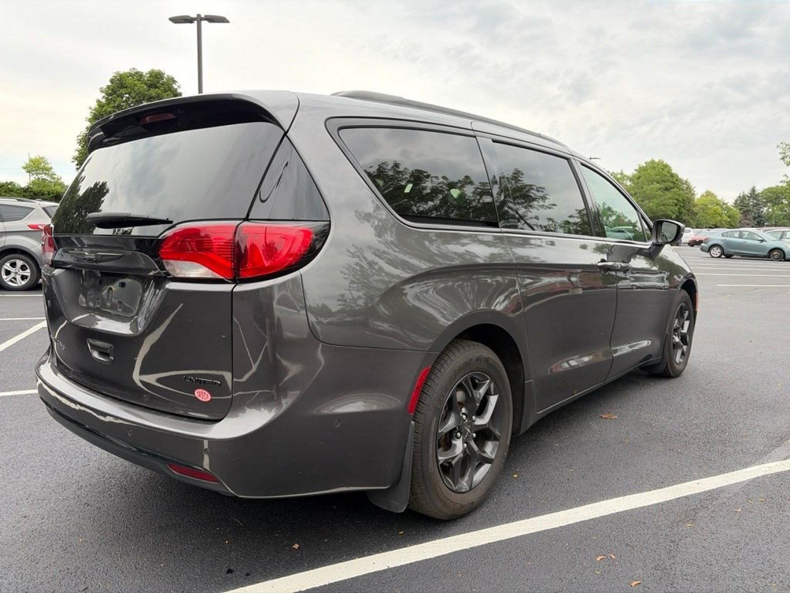 Used 2020 Chrysler Pacifica Limited w/ Advanced Safetytec Group FWD image 5