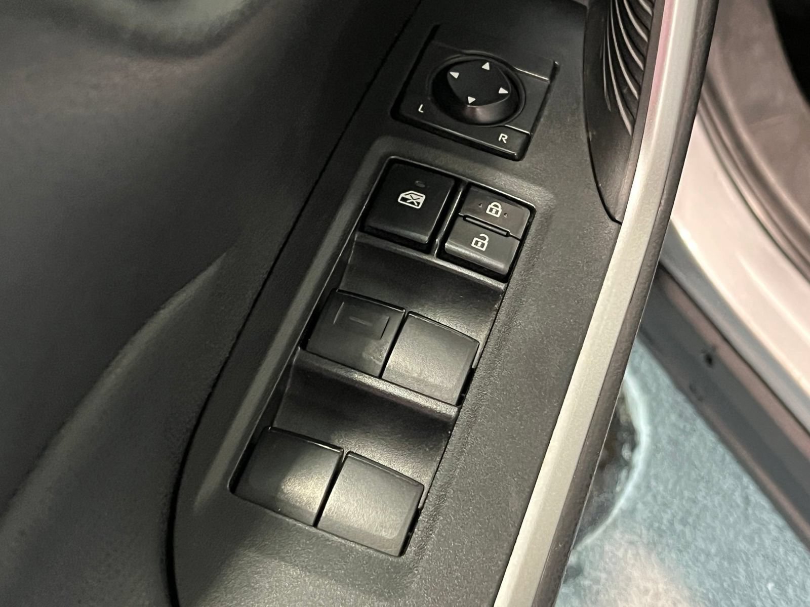 Used 2021 Toyota RAV4 XLE w/ Convenience Package AWD/4WD image 33