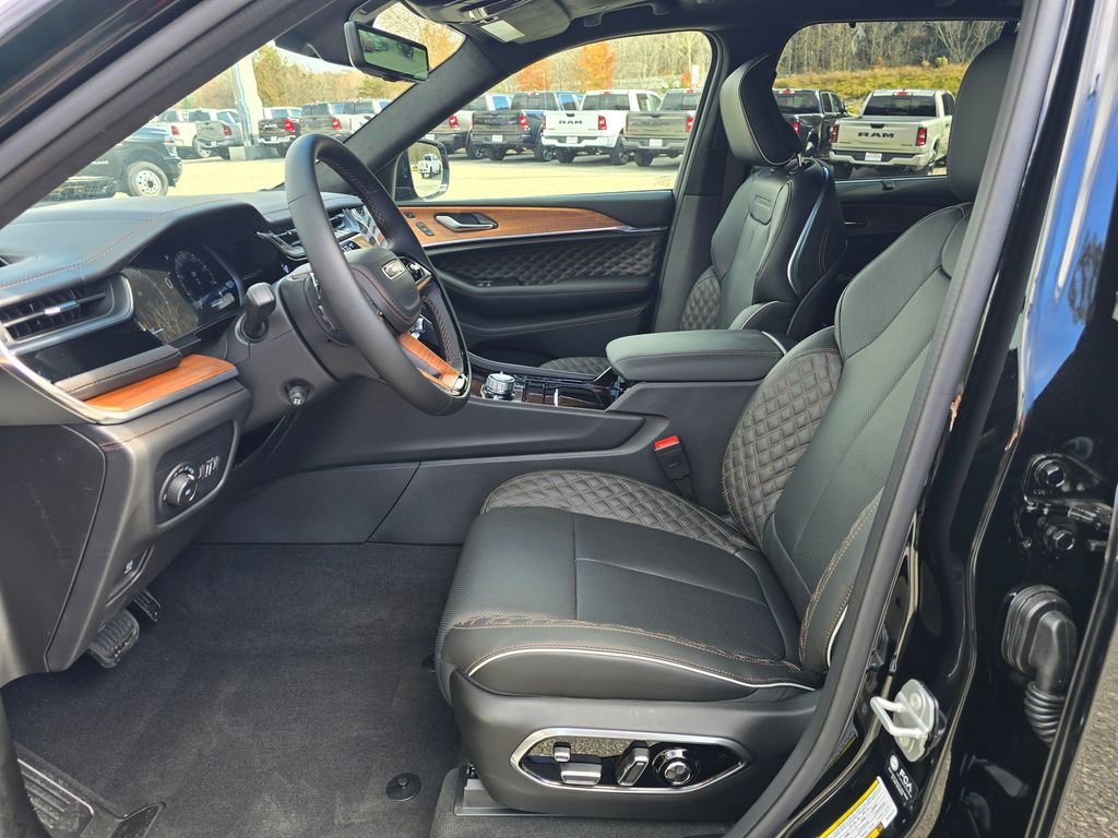 New 2025 Jeep Grand Cherokee Summit image 6