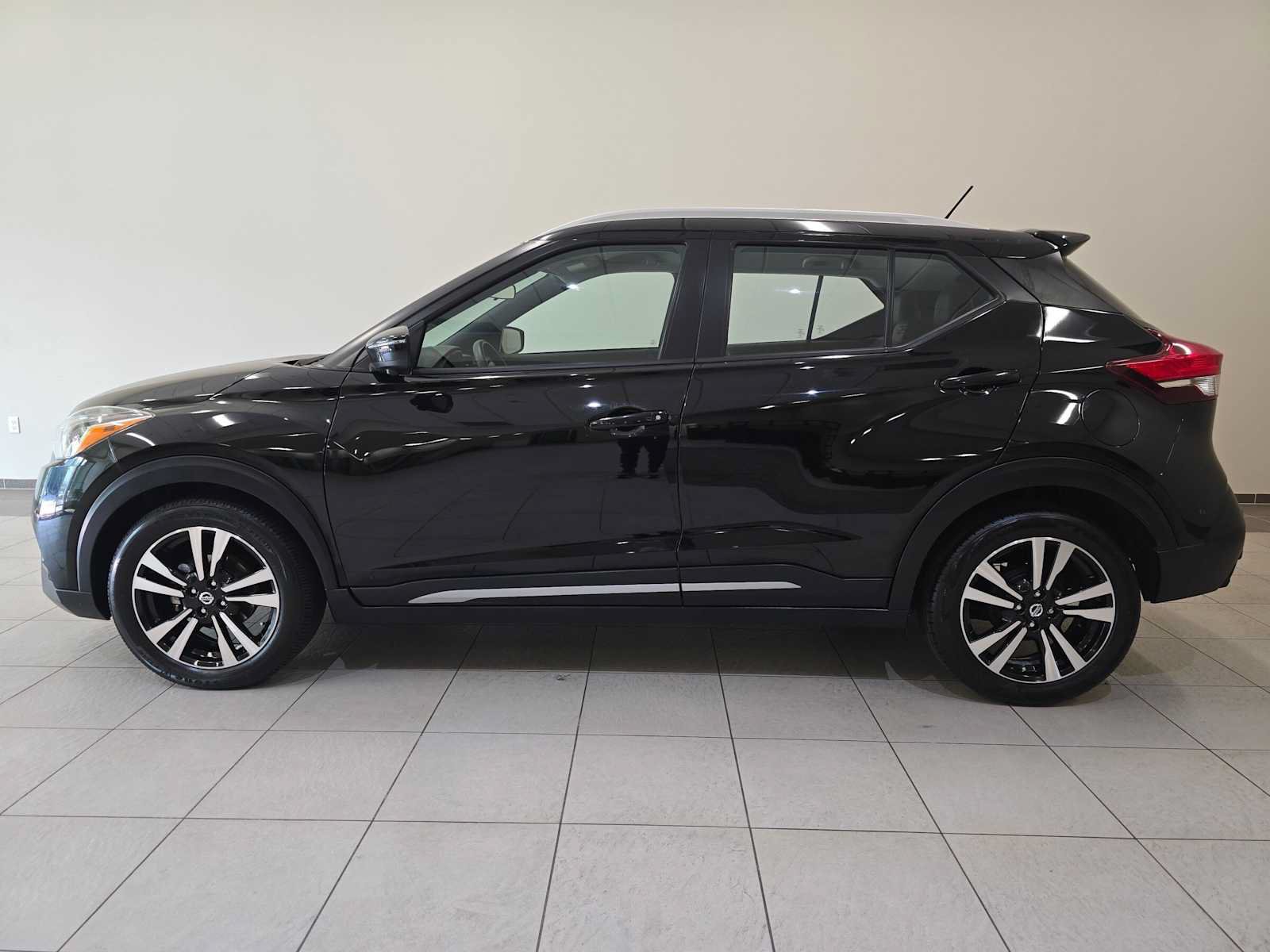 Used 2020 Nissan Kicks SR FWD image 3