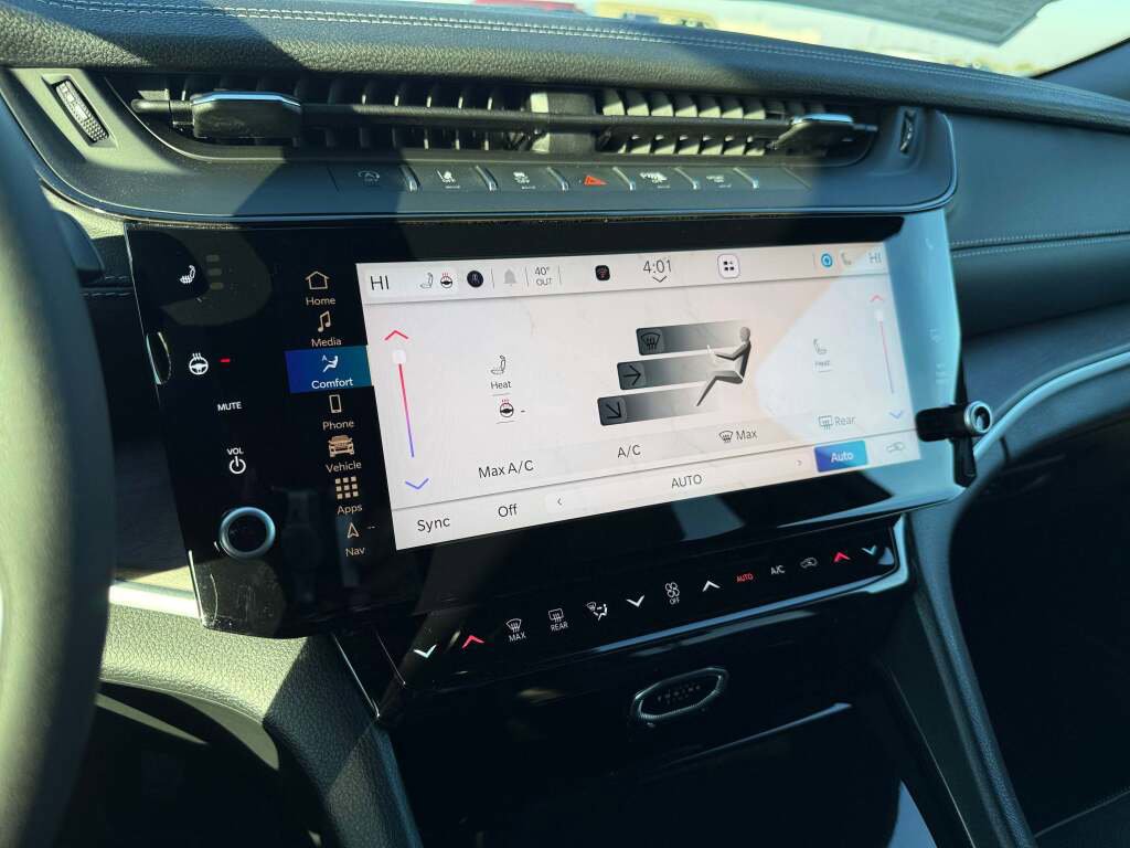 New 2026 Jeep Grand Cherokee Altitude image 36