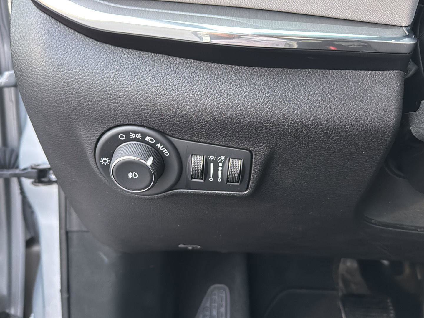 Used 2024 Jeep Compass Limited image 21