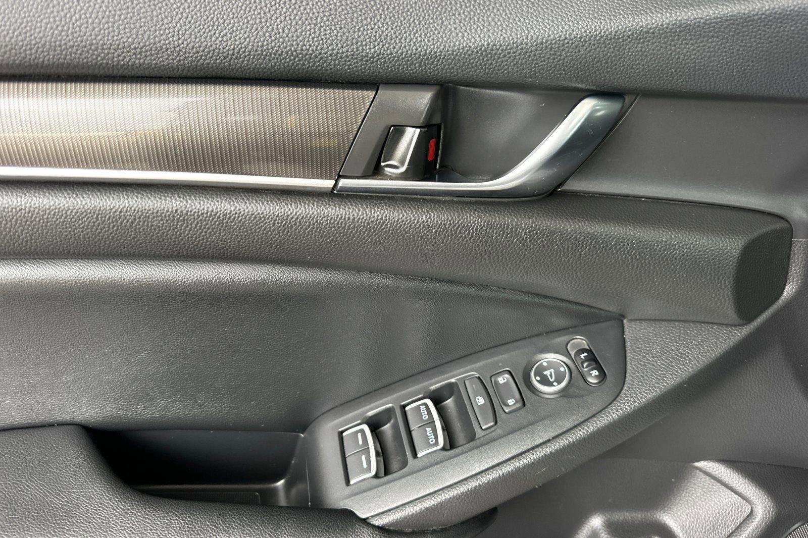 Used 2022 Honda Accord Sport image 11