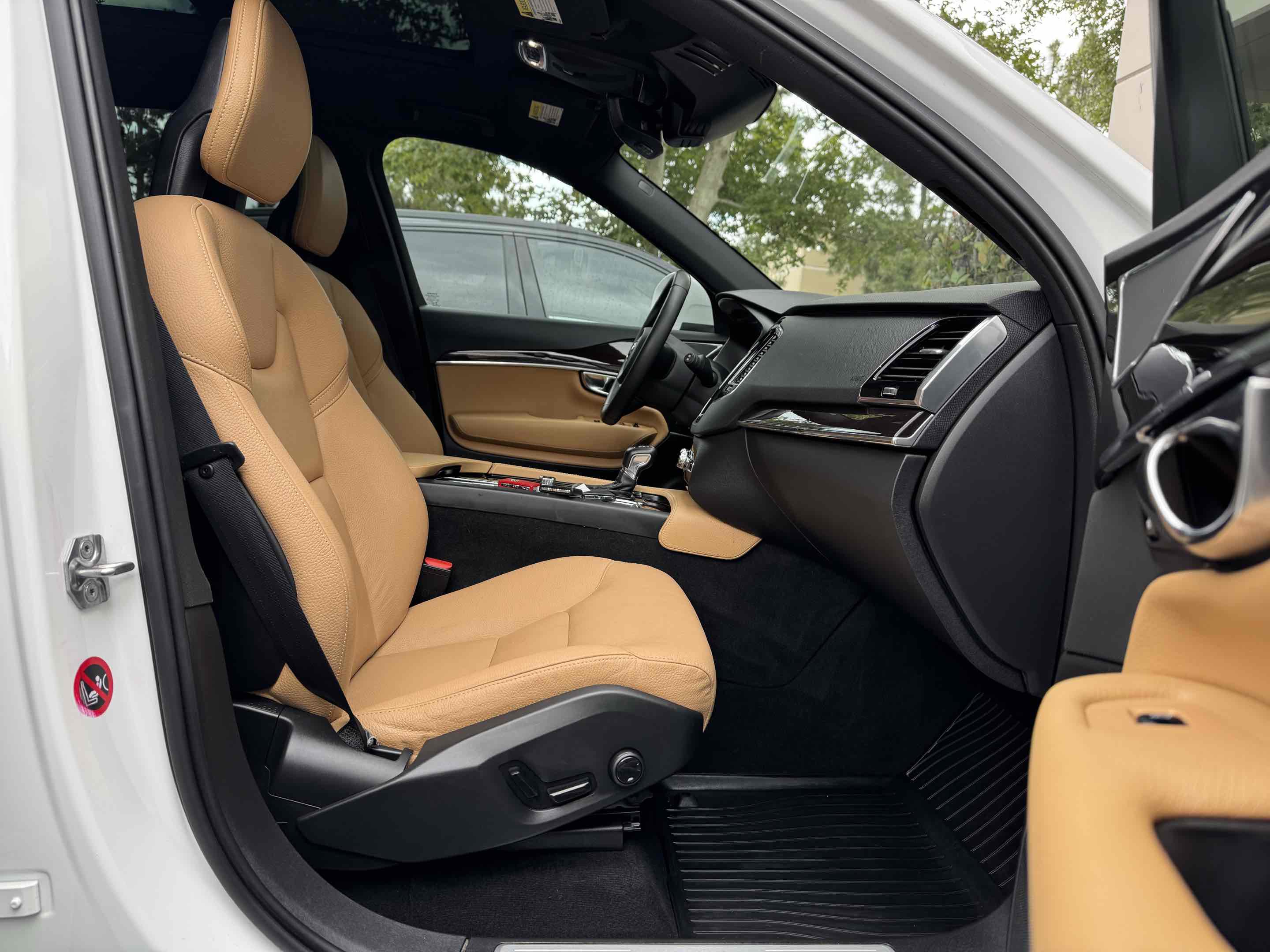 Used 2018 Volvo XC90 T6 Momentum w/ Convenience Package AWD/4WD image 42