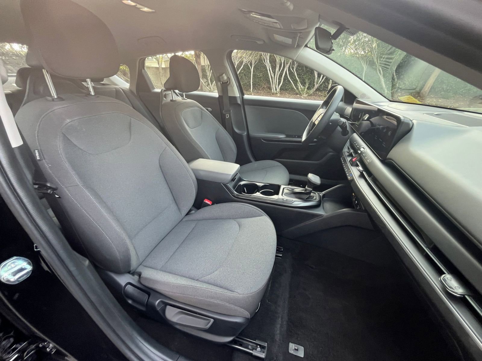 Used 2025 Kia K4 LXS image 35