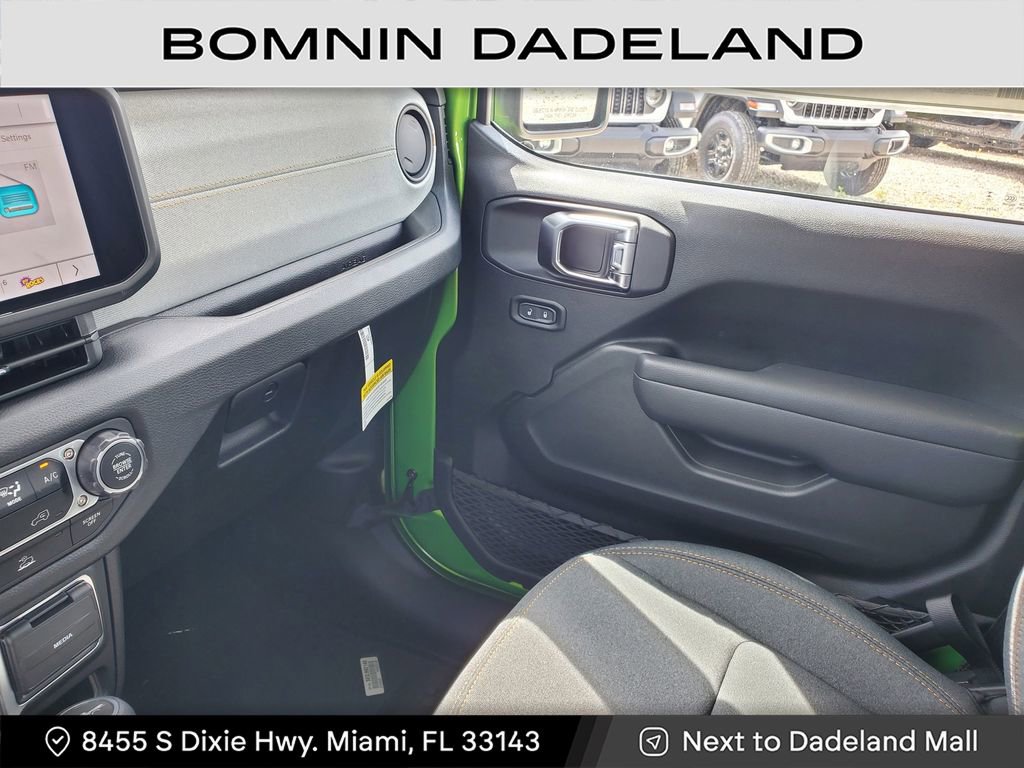 Used 2025 Jeep Gladiator Sport image 18