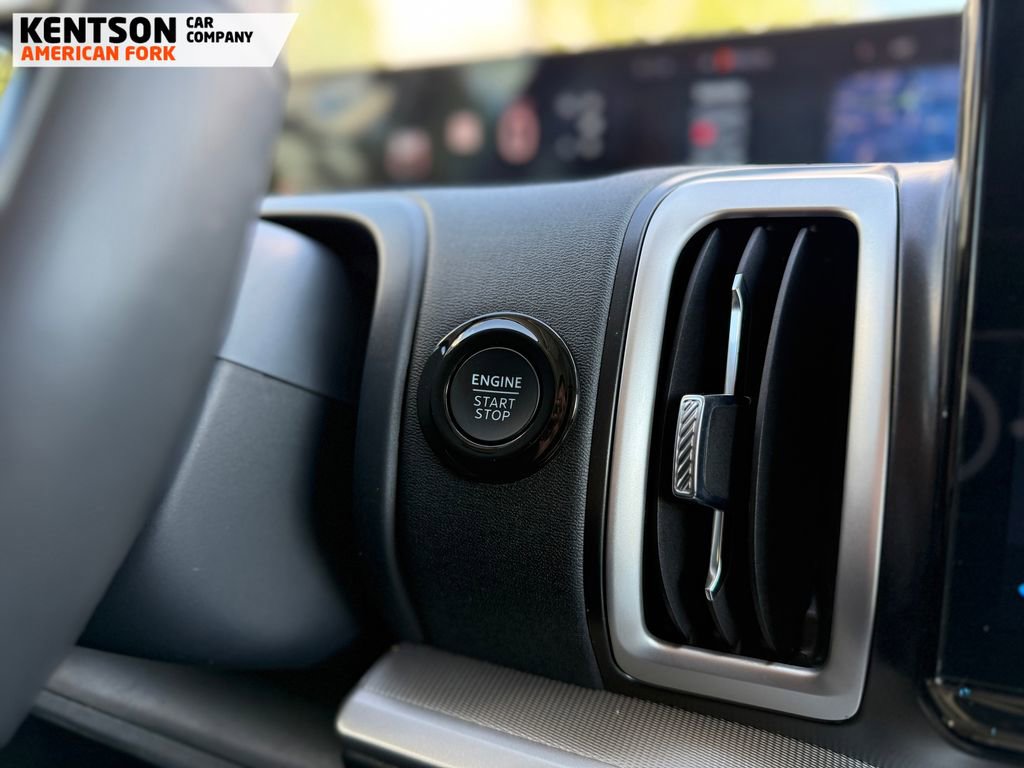Used 2025 Ford Expedition Active AWD/4WD image 29