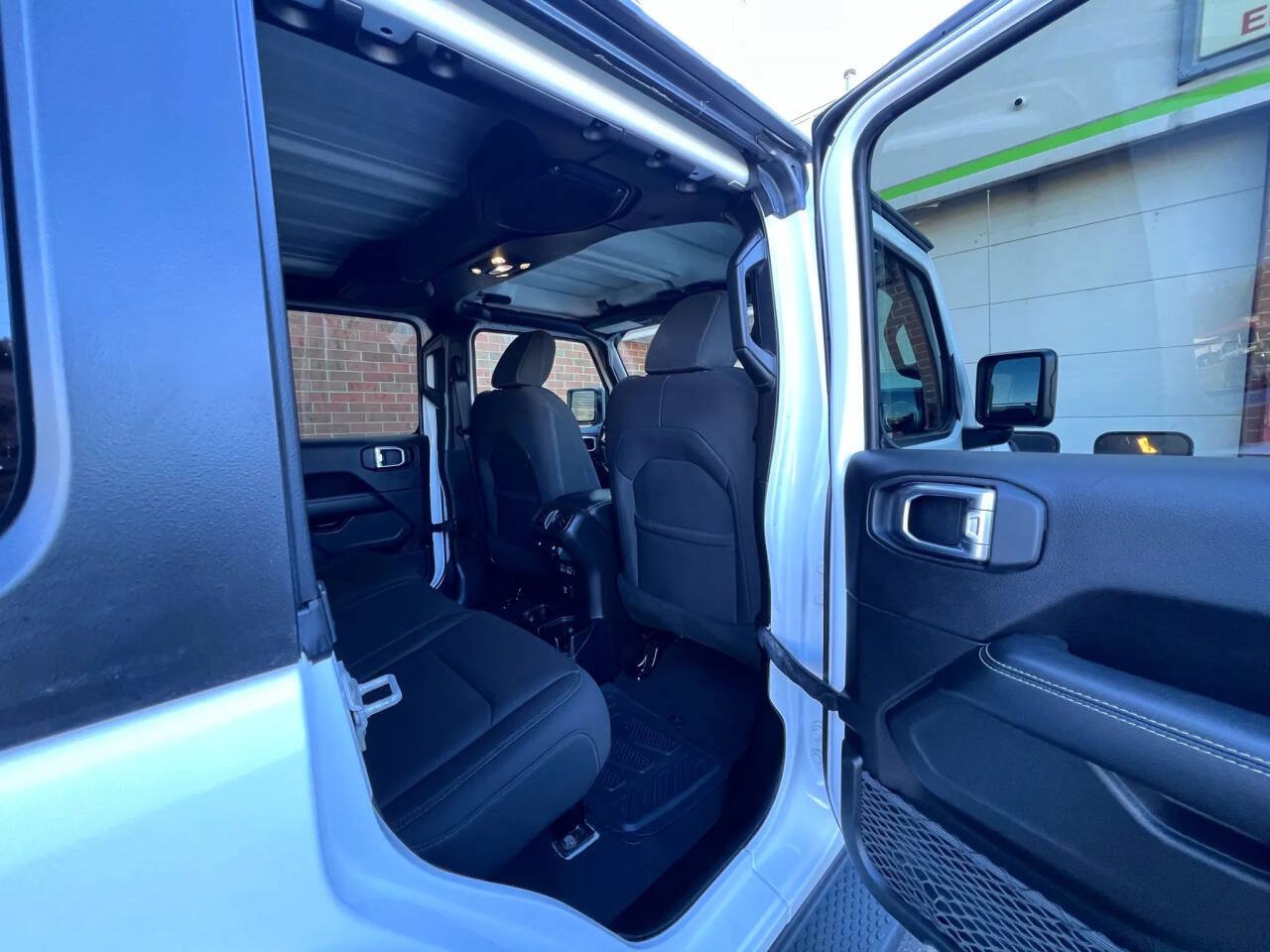 Used 2020 Jeep Wrangler Unlimited Sahara w/ Uconnect 4C Nav & Sound Group AWD/4WD image 18