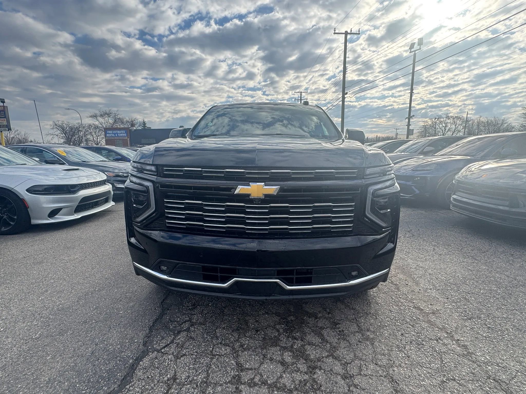 Used 2025 Chevrolet Suburban LT w/ Comfort Package image 2