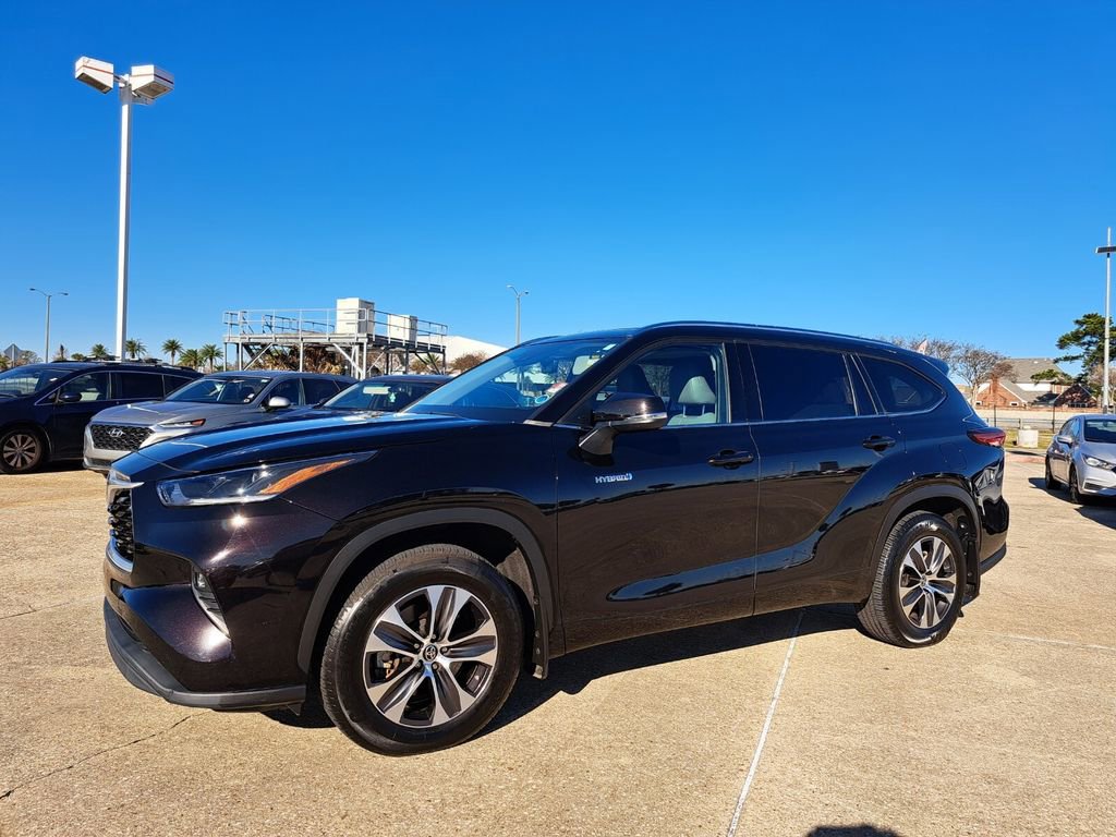 Used 2021 Toyota Highlander XLE image 9