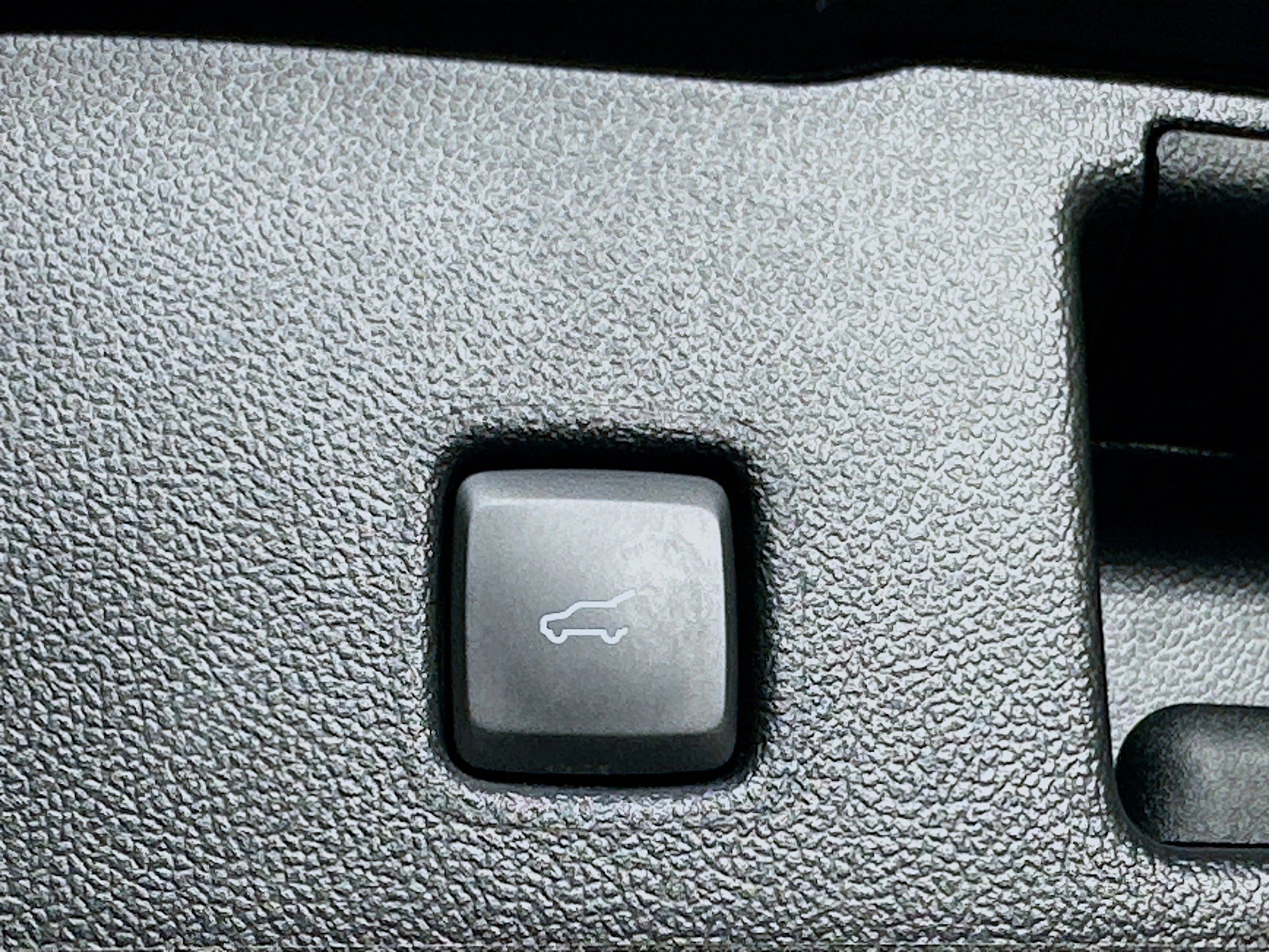 Used 2022 Ford Escape SE w/ SE Sport Appearance Package image 28