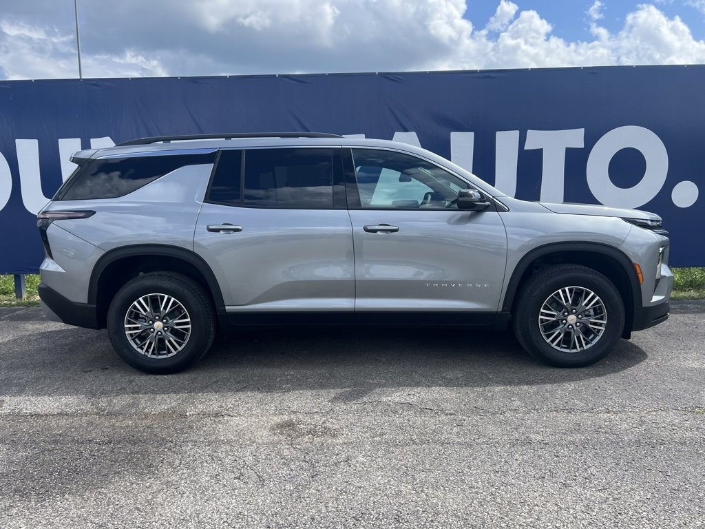 New 2025 Chevrolet Traverse LT image 8