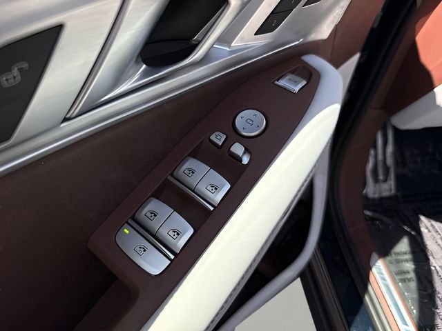 Certified 2024 BMW XM AWD/4WD image 11