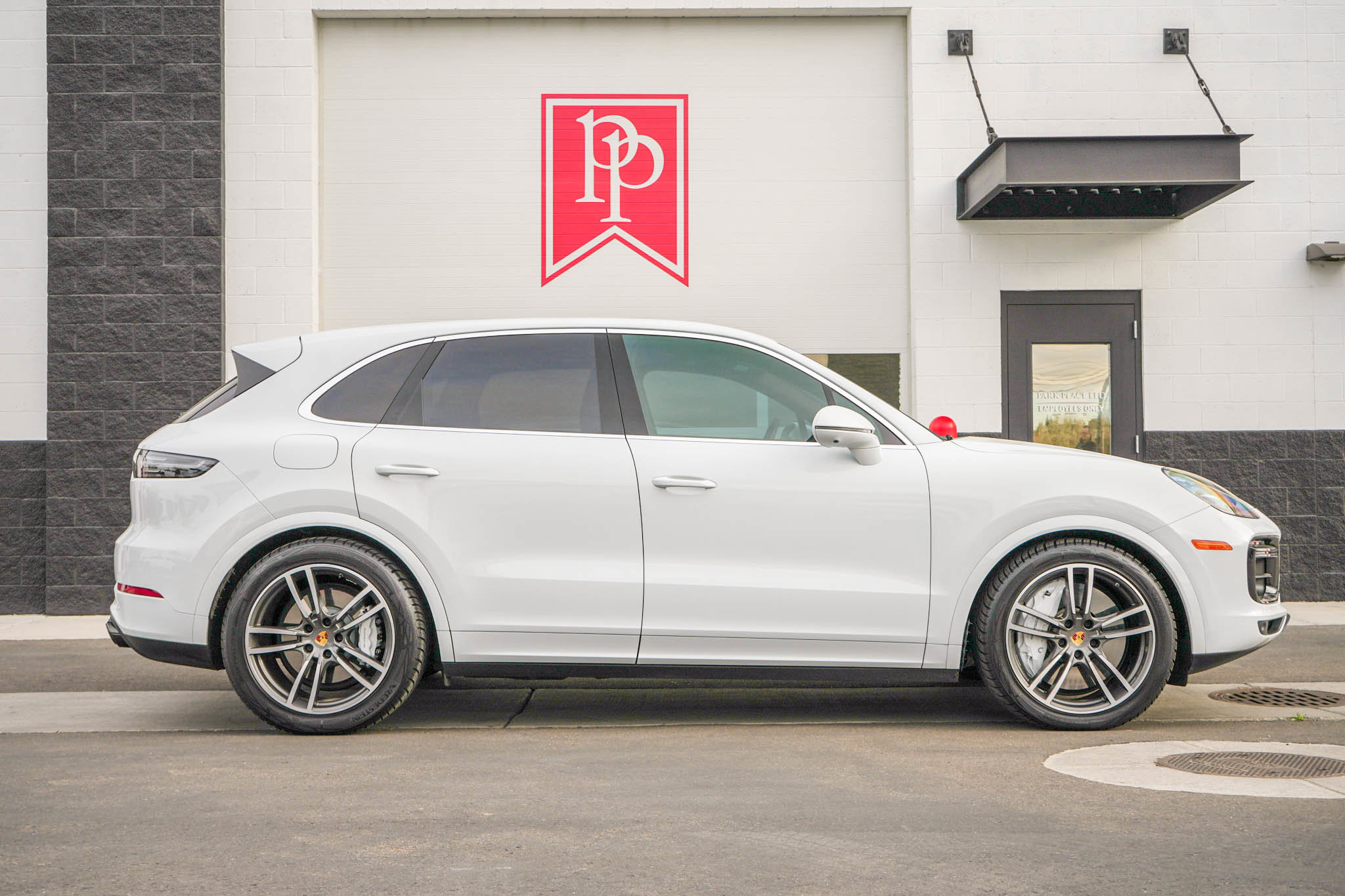 Used 2020 Porsche Cayenne Turbo AWD/4WD image 55