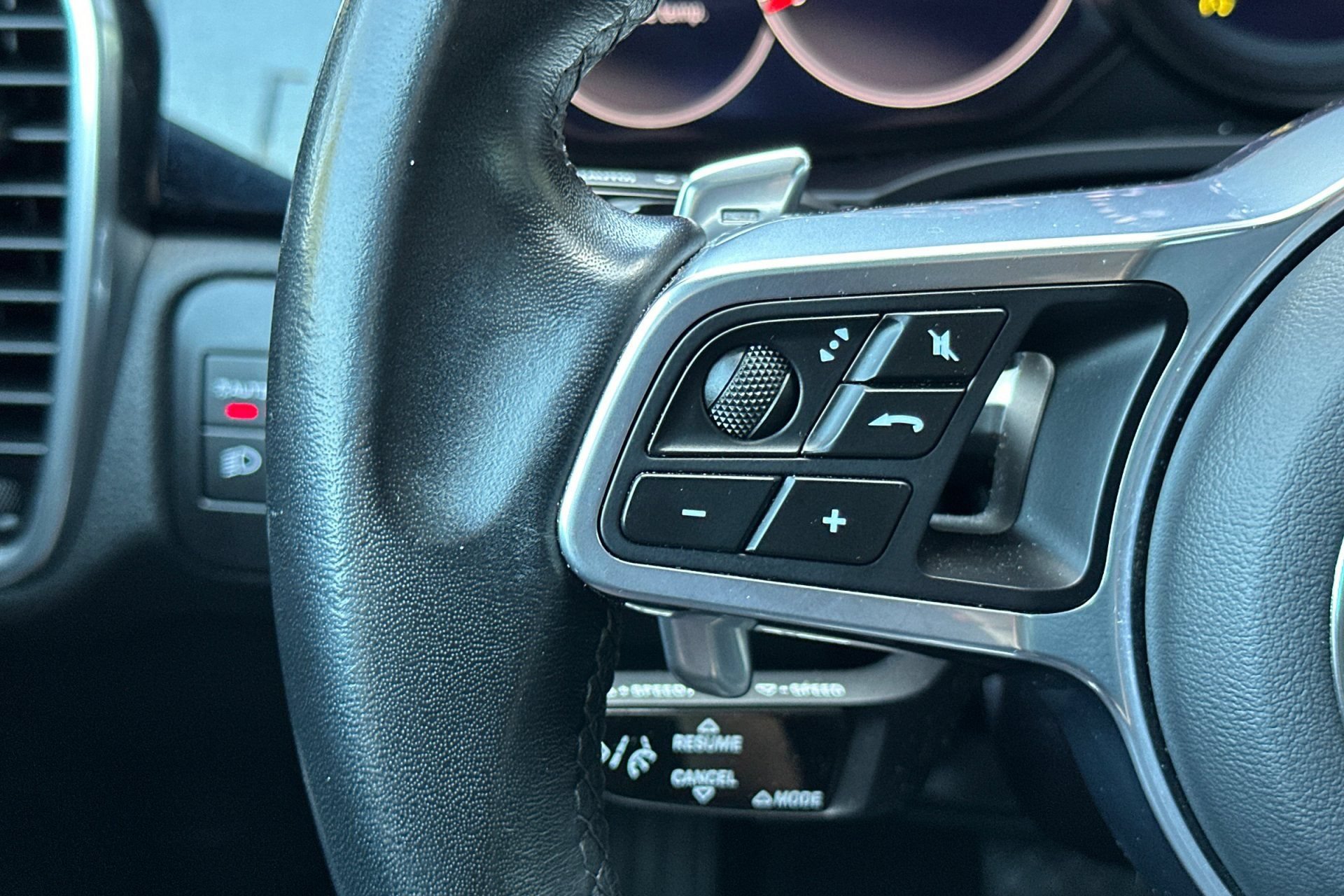 Certified 2023 Porsche Cayenne AWD/4WD image 30