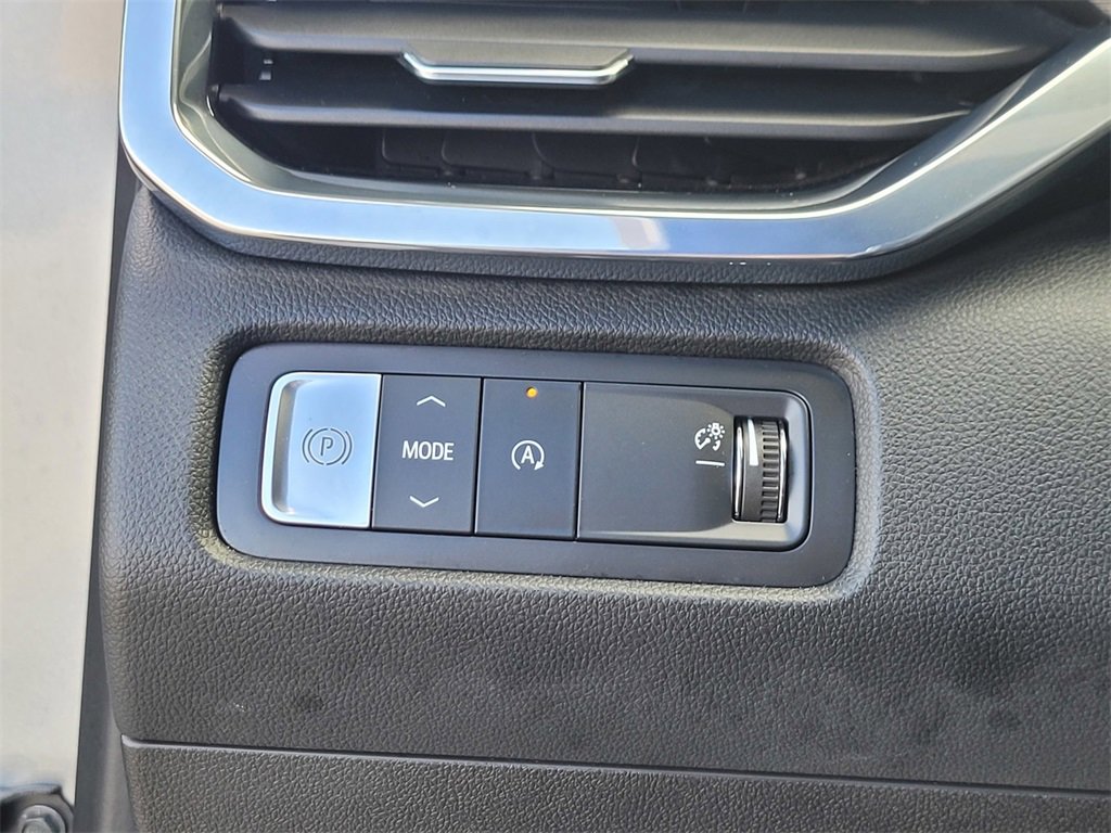 Used 2025 GMC Acadia Elevation image 30