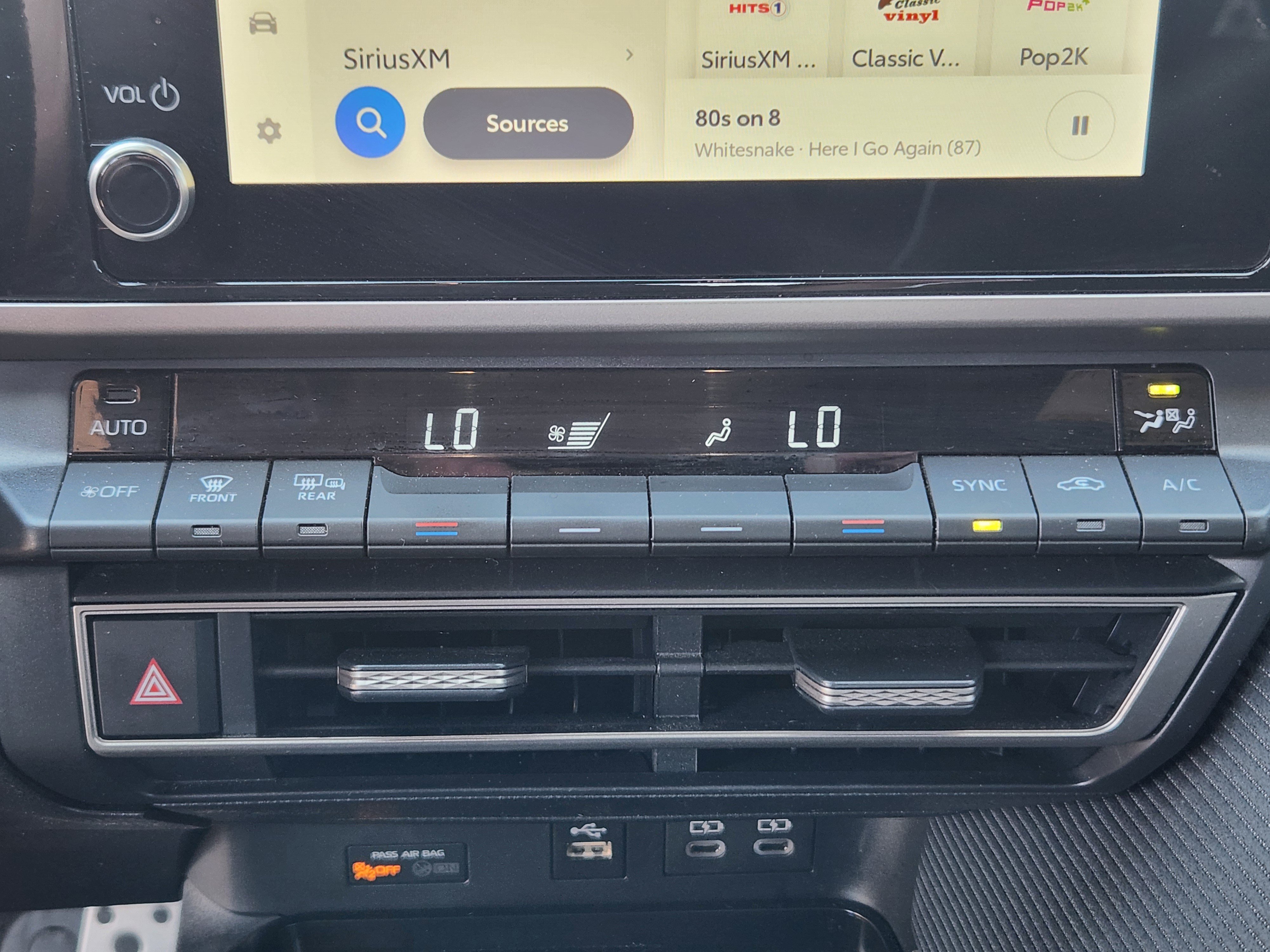 Used 2025 Toyota Camry SE FWD image 14