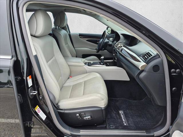 Used 2015 Lexus LS 460 L w/ Ultra Luxury Package RWD image 21