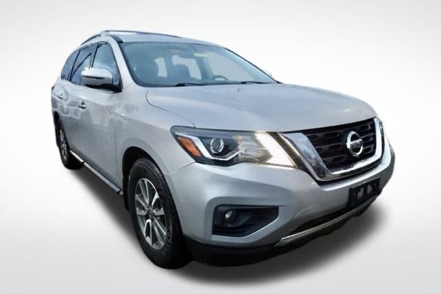 Used 2019 Nissan Pathfinder SV image 2