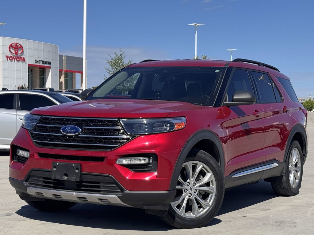 Used 2020 Ford Explorer XLT w/ Equipment Group 202A image 2