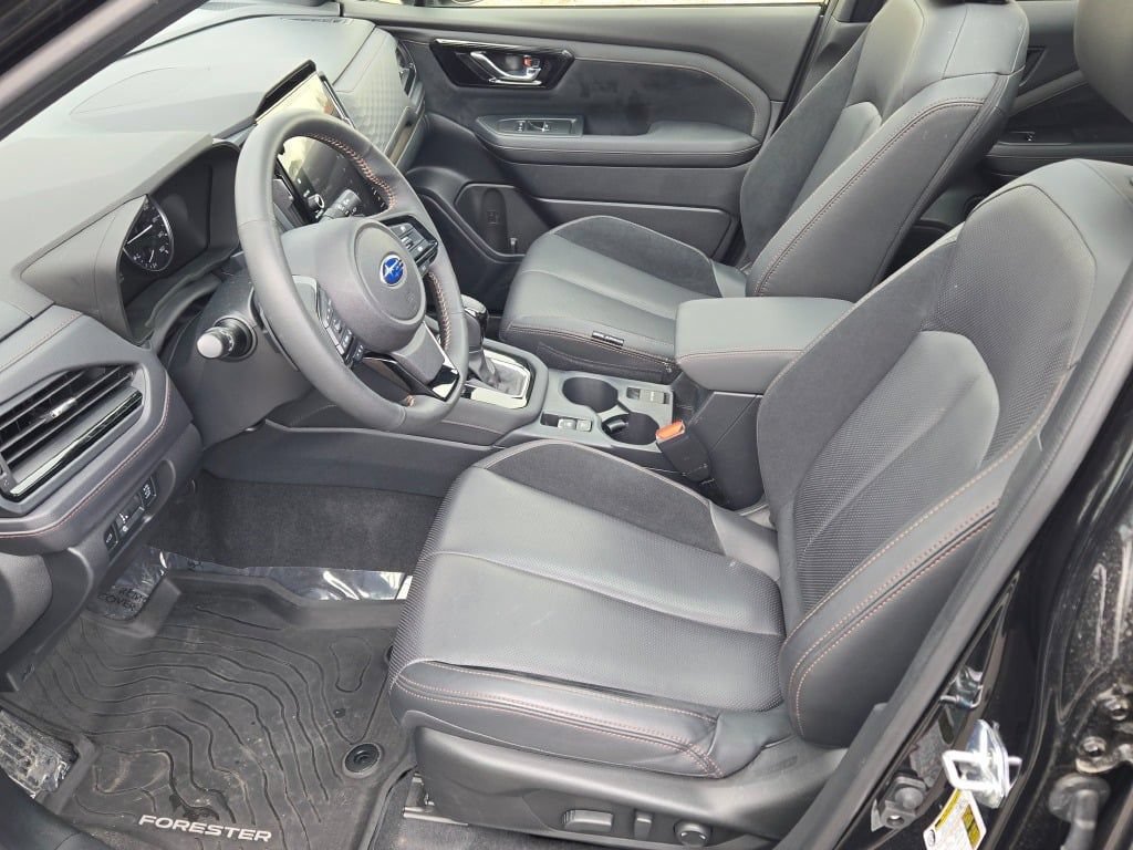 Used 2025 Subaru Forester Touring AWD/4WD image 28
