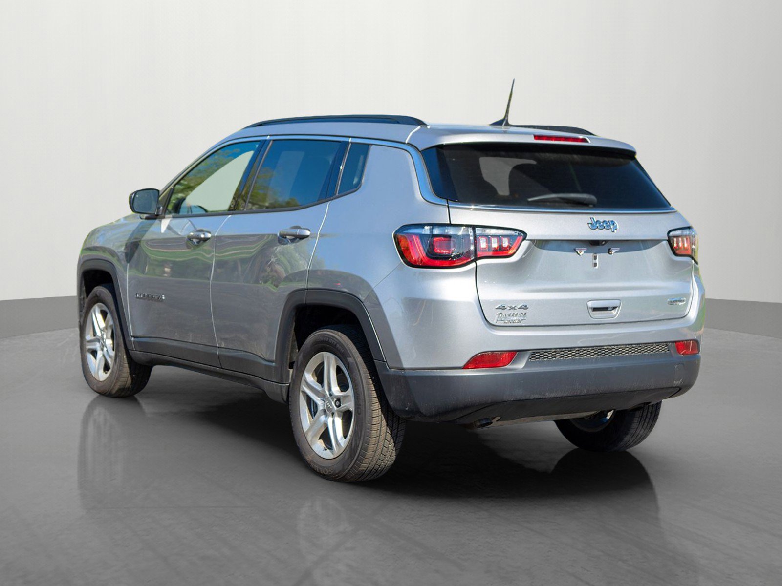 Used 2023 Jeep Compass Latitude w/ Convenience Group AWD/4WD image 5